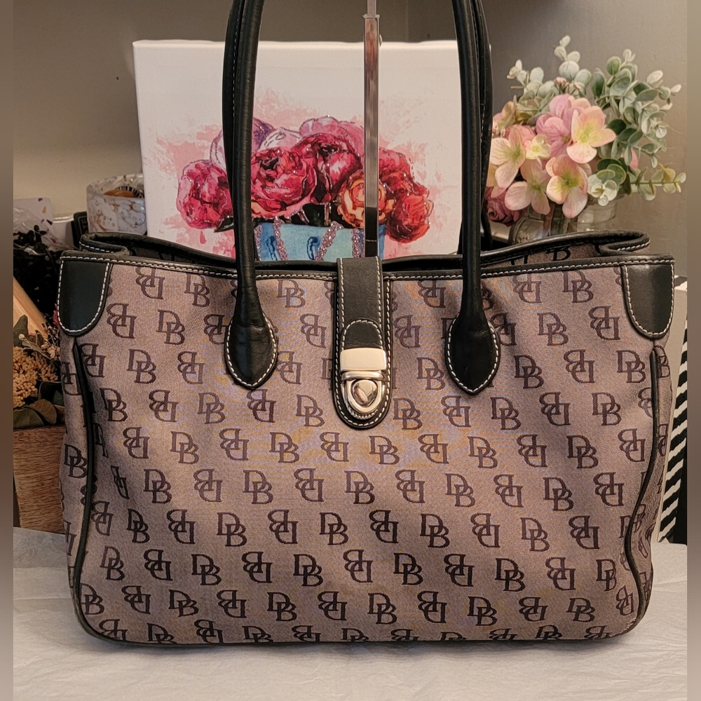 🚨Sold🚨Dooney & Bourke Monogrammed Gray and Black Tote Bag